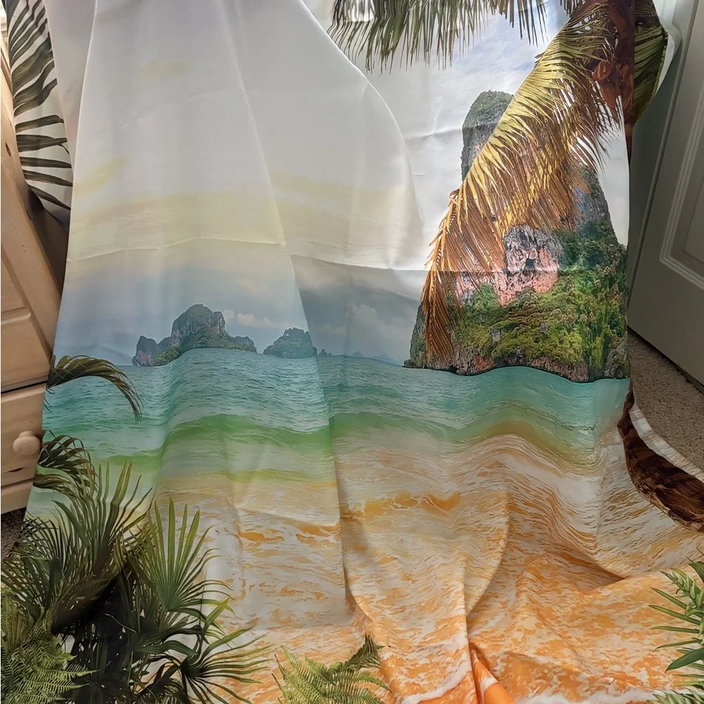 Very pretty ocean scene shower curtain in perfect condition.